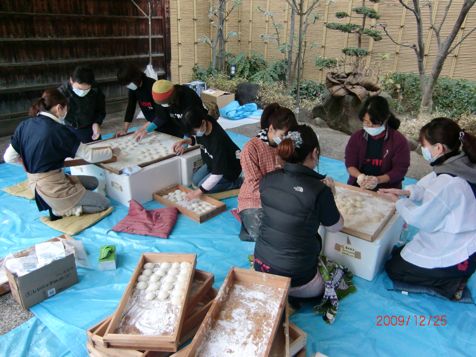 餅つき大会　まるめ隊